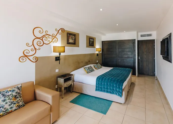 Liberata & Hotell 4*